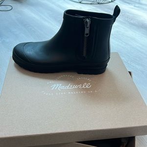 NEW IN BOX: Madewell Cloudlift Black Ankle Rainboot
